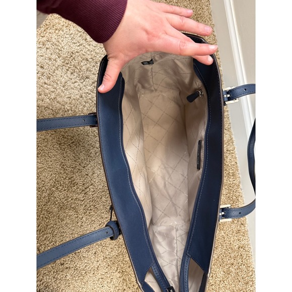 Michael Michael Kors Gilly Large Drawstring Travel Tote Leather Navy Blue Bag - Picture 10 of 15